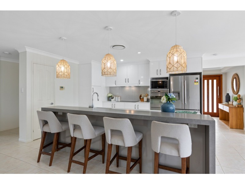 7 Burbank Road, Birkdale QLD 4159