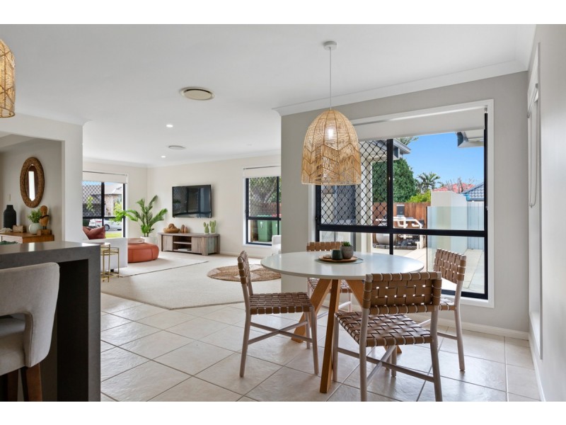 7 Burbank Road, Birkdale QLD 4159