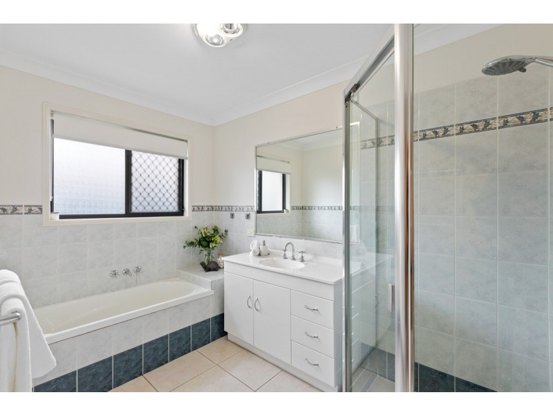 7 Burbank Road, Birkdale QLD 4159