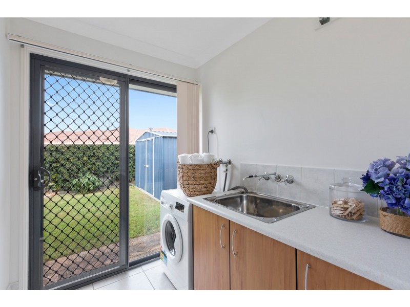 7 Burbank Road, Birkdale QLD 4159