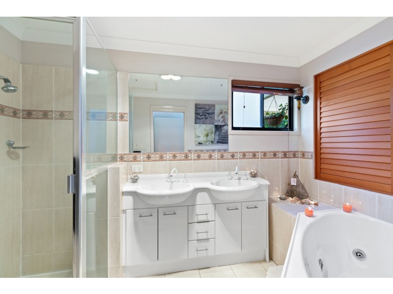 17 Seabrae Drive, Redland Bay QLD 4165