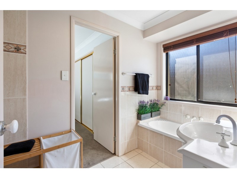 17 Seabrae Drive, Redland Bay QLD 4165