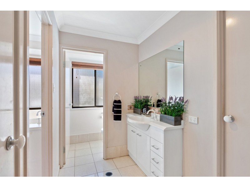 17 Seabrae Drive, Redland Bay QLD 4165