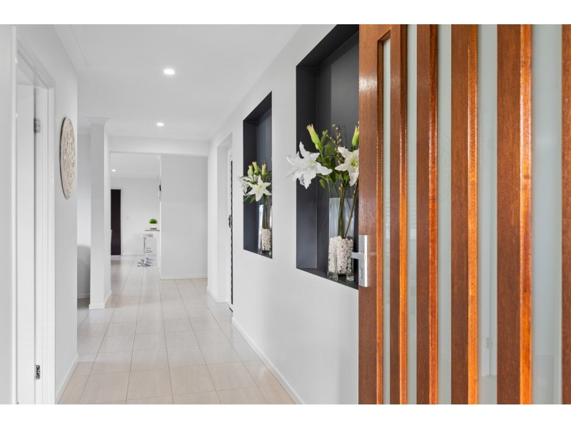 20 Capella Drive, Redland Bay QLD 4165