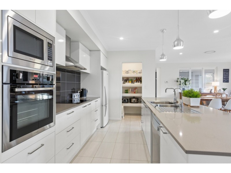 20 Capella Drive, Redland Bay QLD 4165