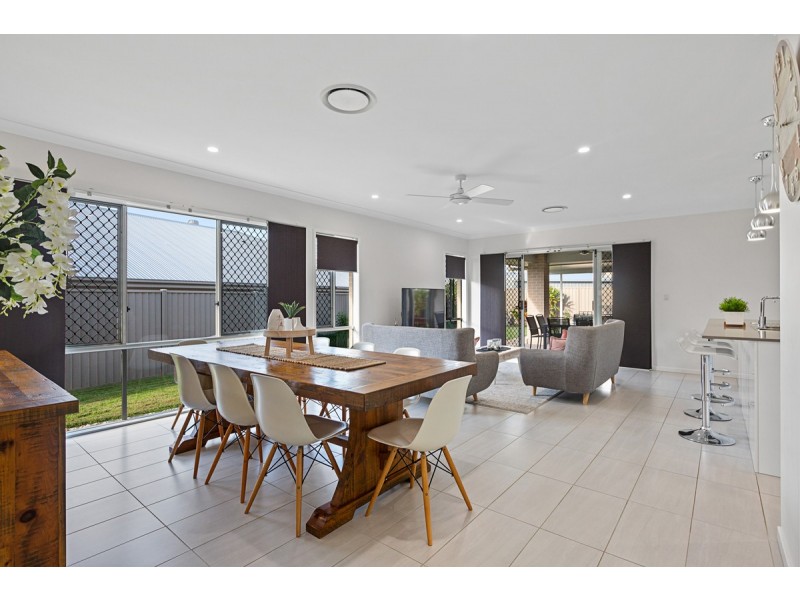 20 Capella Drive, Redland Bay QLD 4165