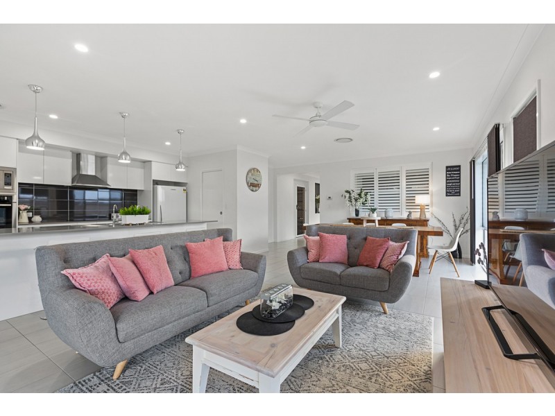 20 Capella Drive, Redland Bay QLD 4165