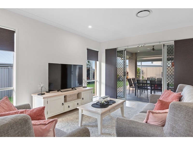 20 Capella Drive, Redland Bay QLD 4165