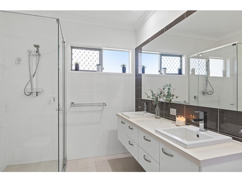 20 Capella Drive, Redland Bay QLD 4165