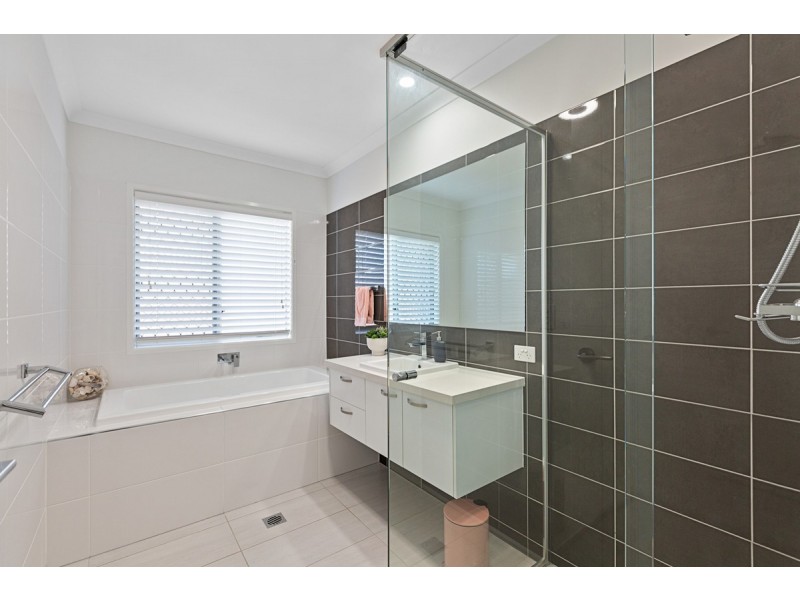 20 Capella Drive, Redland Bay QLD 4165