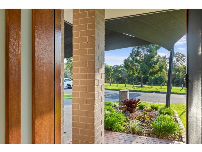 20 Capella Drive, Redland Bay QLD 4165
