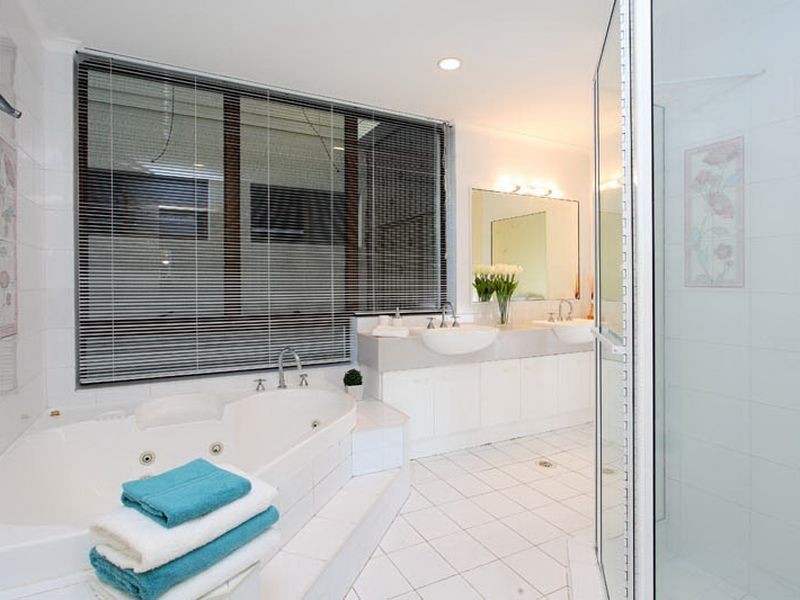 33 Anchorage Drive, Raby Bay QLD 4163