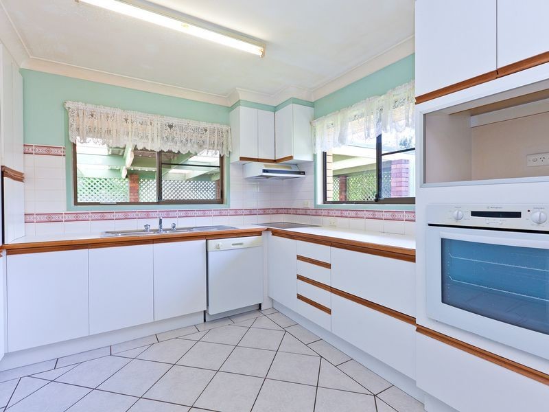 16 Dawn Crescent, Thornlands QLD 4164