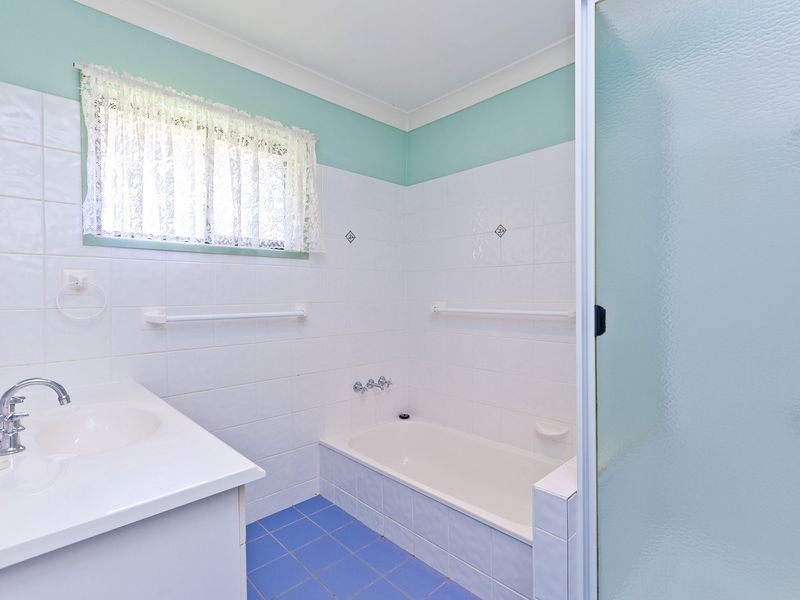 16 Dawn Crescent, Thornlands QLD 4164