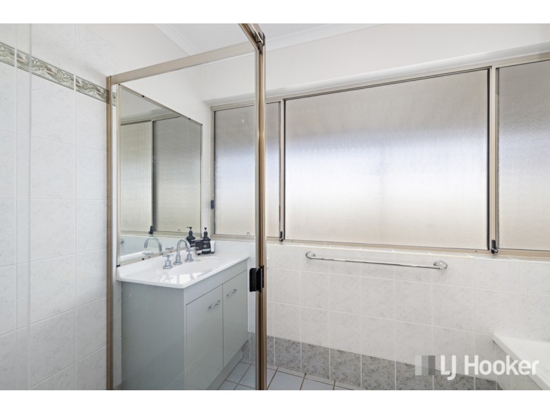 12 Kimbolton Drive, Redland Bay QLD 4165