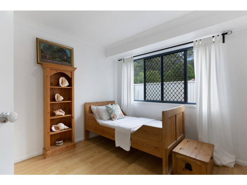 11 Seabrae Drive, Redland Bay QLD 4165