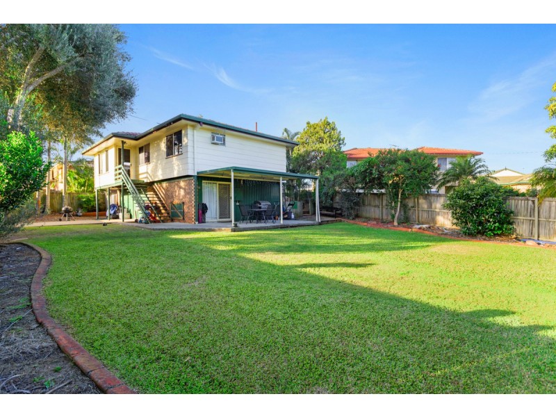 4 St Andrews Avenue, Birkdale QLD 4159
