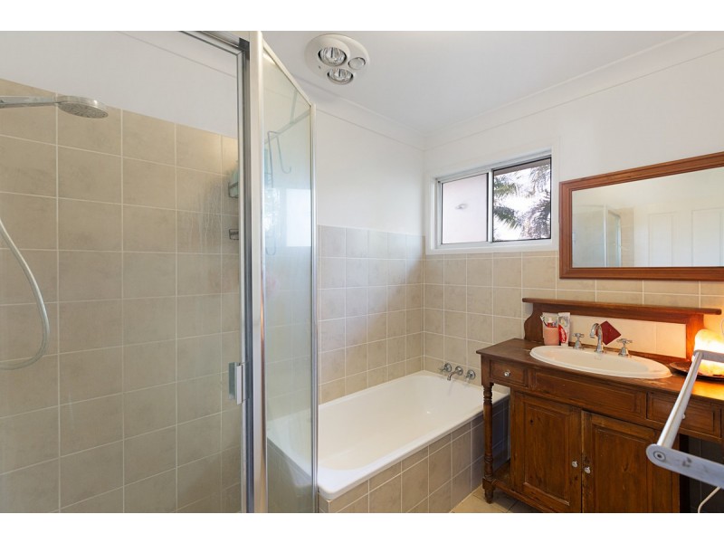 4 St Andrews Avenue, Birkdale QLD 4159