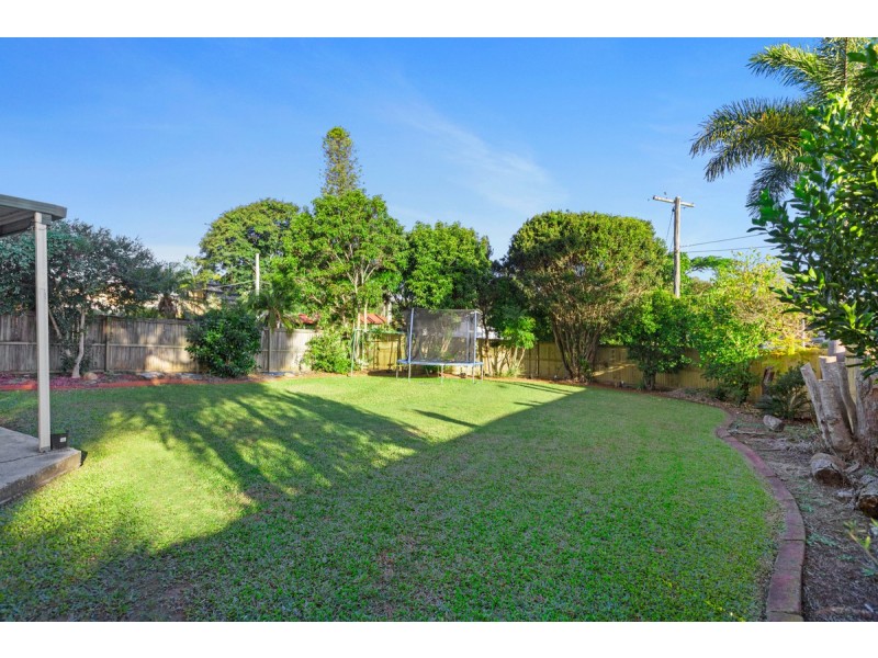 4 St Andrews Avenue, Birkdale QLD 4159