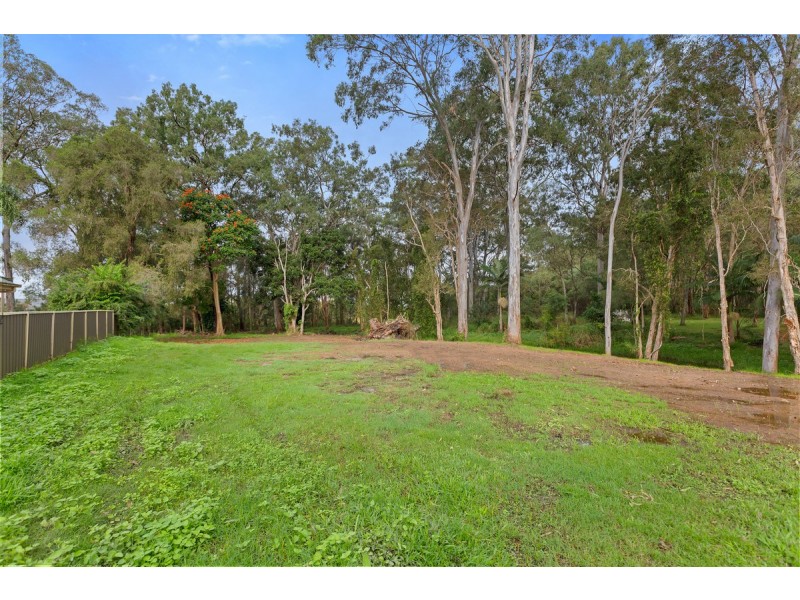 39 Pear Street, Redland Bay QLD 4165