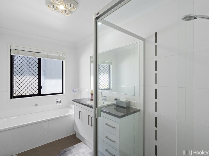 5 Hayes Street, Wakerley QLD 4154