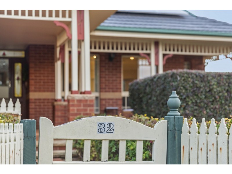32 The Boulevard, Redland Bay QLD 4165