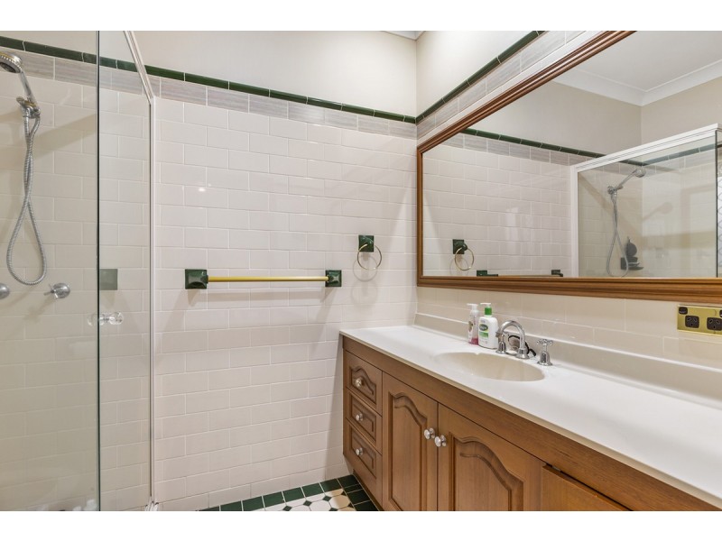 32 The Boulevard, Redland Bay QLD 4165