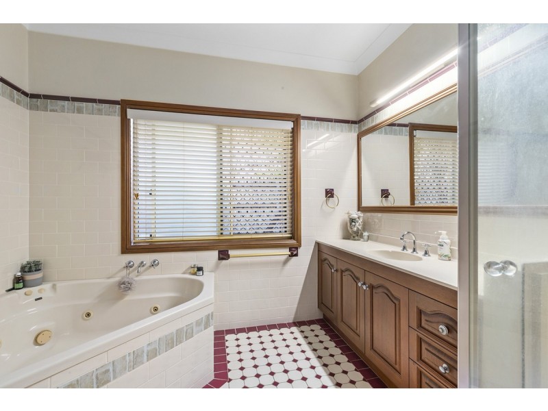 32 The Boulevard, Redland Bay QLD 4165