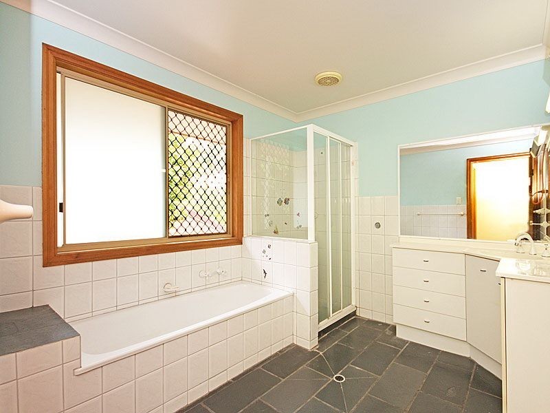 13 Falcon Avenue, Thornlands QLD 4164