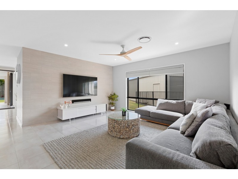 41 Capella Drive, Redland Bay QLD 4165