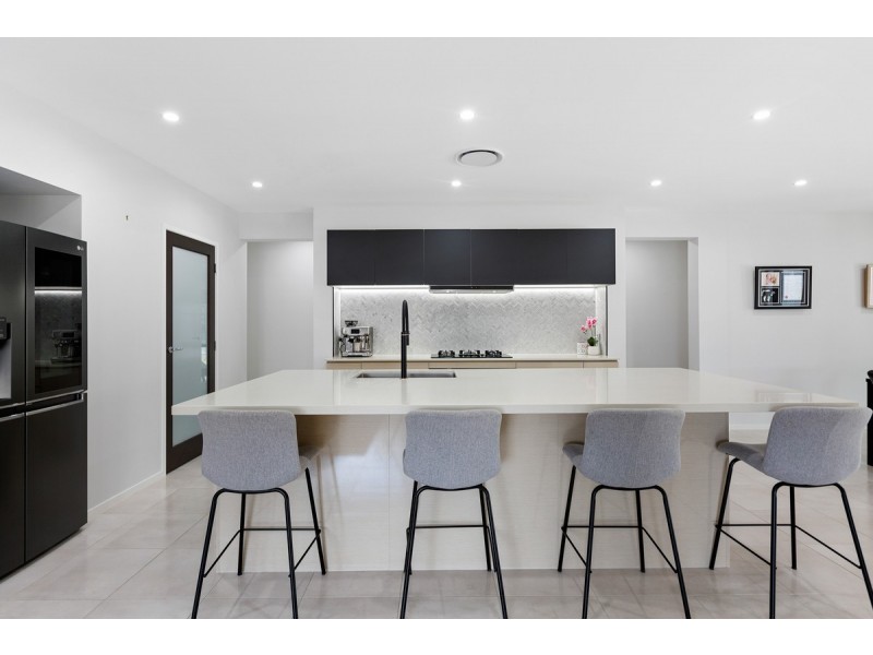 41 Capella Drive, Redland Bay QLD 4165