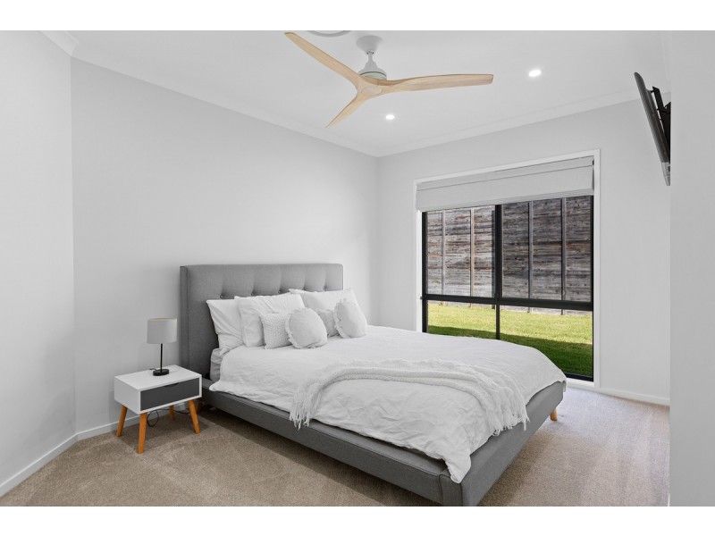 41 Capella Drive, Redland Bay QLD 4165