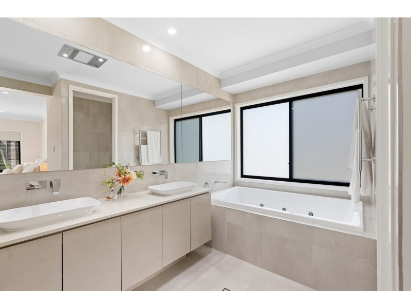 41 Capella Drive, Redland Bay QLD 4165