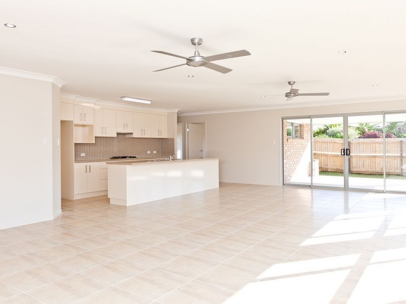 27 Parkgrove Street, Birkdale QLD 4159