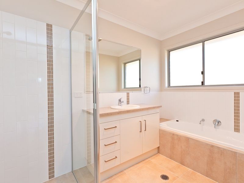 27 Parkgrove Street, Birkdale QLD 4159