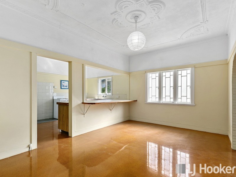 1107 Logan Road, Holland Park West QLD 4121