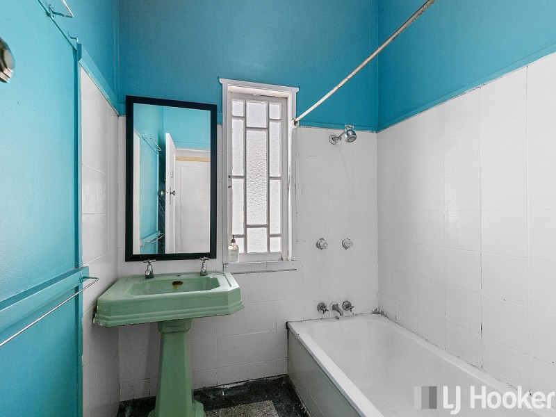 1107 Logan Road, Holland Park West QLD 4121