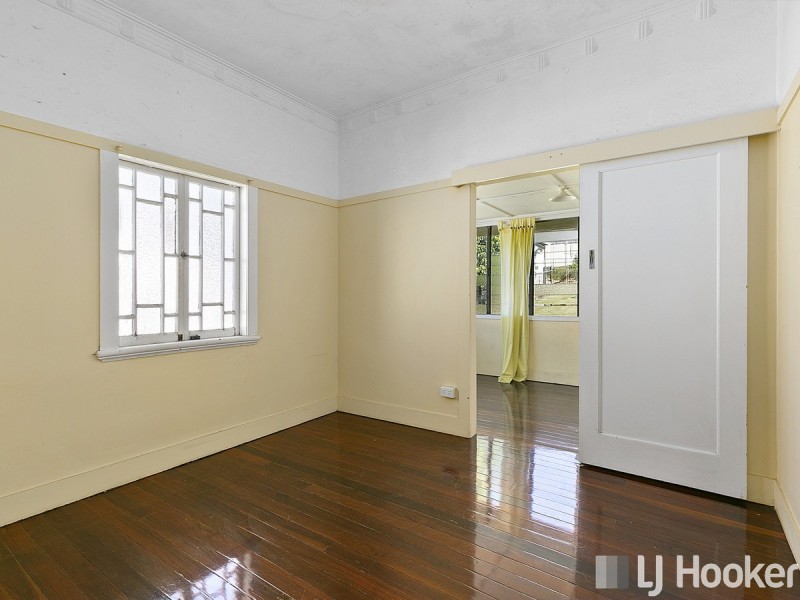 1107 Logan Road, Holland Park West QLD 4121
