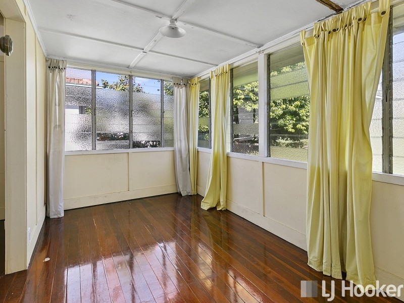 1107 Logan Road, Holland Park West QLD 4121