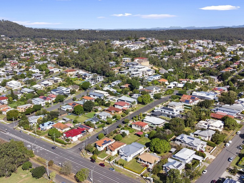 1107 Logan Road, Holland Park West QLD 4121