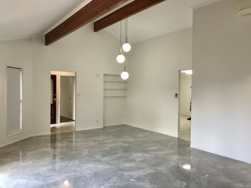 4 Harding Crescent, Cleveland QLD 4163