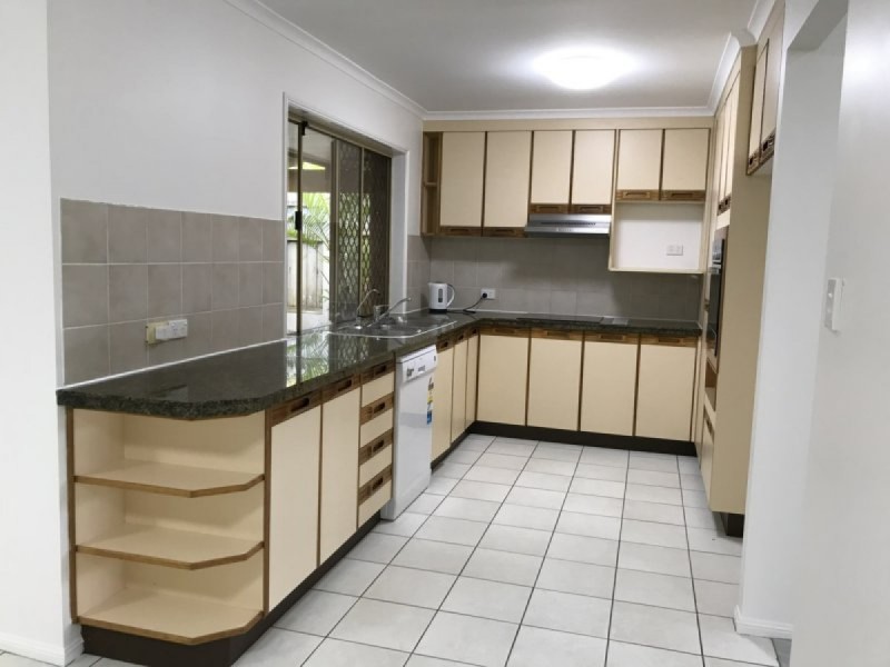 4 Harding Crescent, Cleveland QLD 4163