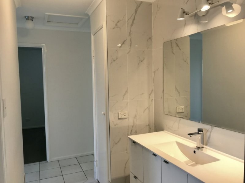 4 Harding Crescent, Cleveland QLD 4163