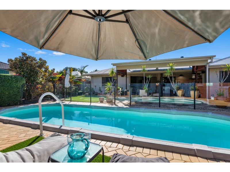 6 Aquila Street, Redland Bay QLD 4165