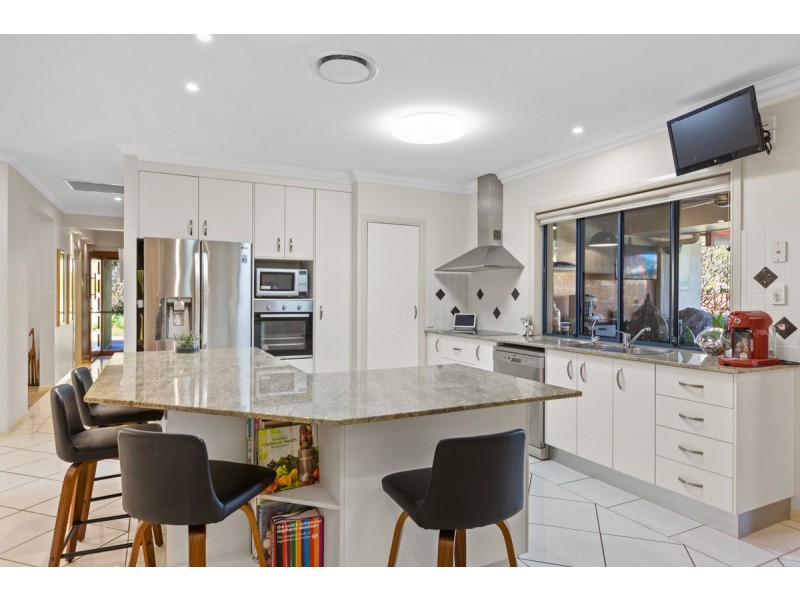 6 Aquila Street, Redland Bay QLD 4165