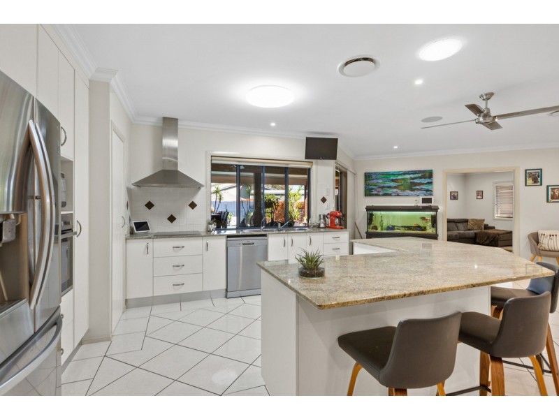 6 Aquila Street, Redland Bay QLD 4165