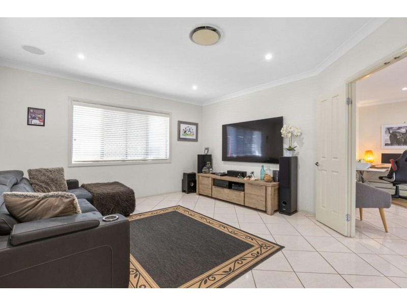 6 Aquila Street, Redland Bay QLD 4165