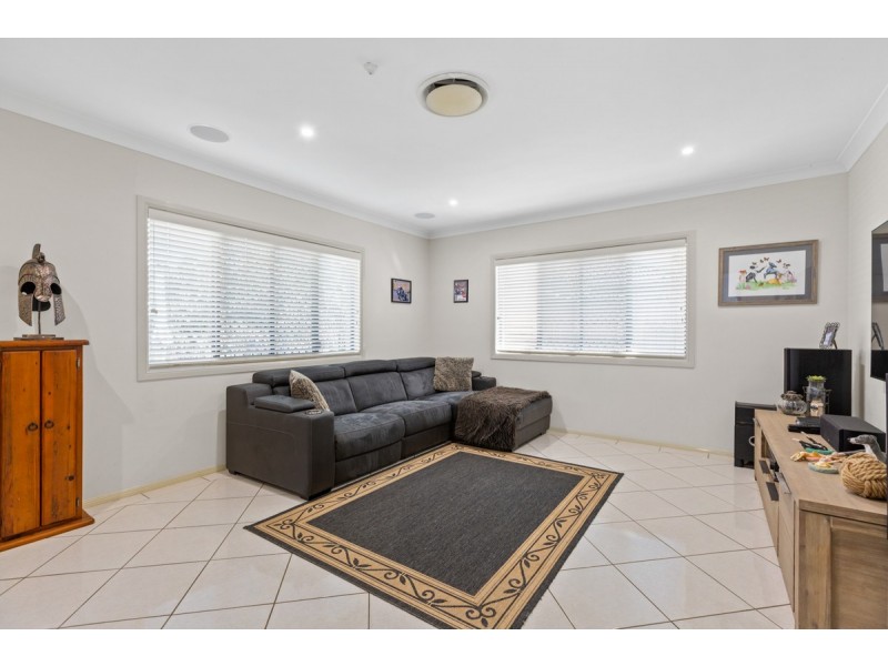 6 Aquila Street, Redland Bay QLD 4165