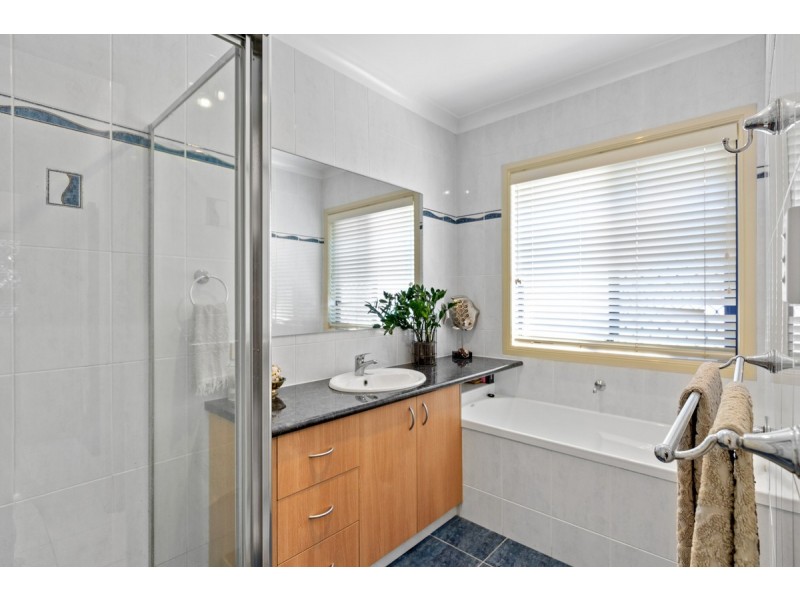 6 Aquila Street, Redland Bay QLD 4165