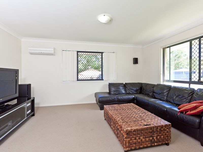 17 Emperor Drive, Redland Bay QLD 4165